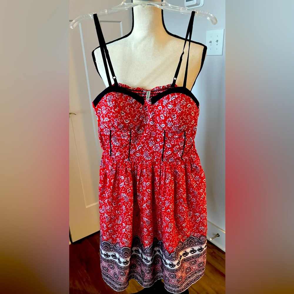 Maurice’s dress. Size M. Spaghetti straps.  Elastic torso. 100% polyester.